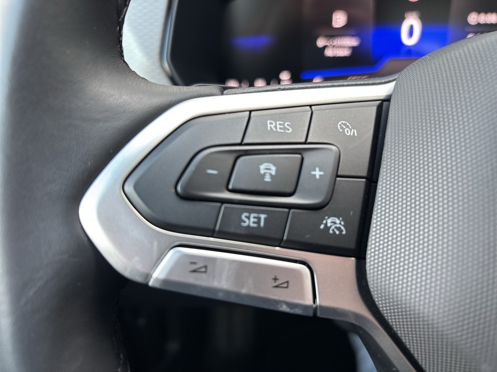 Volkswagen T-Cross 1.0 LIFE CAM ACC CARPLAY SITZHEIZUNG LED