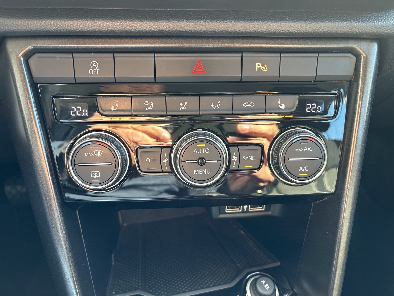 Volkswagen T-Roc 1.0 STYLE CARPLAY ALU SITZHEIZ. EINPARKH.