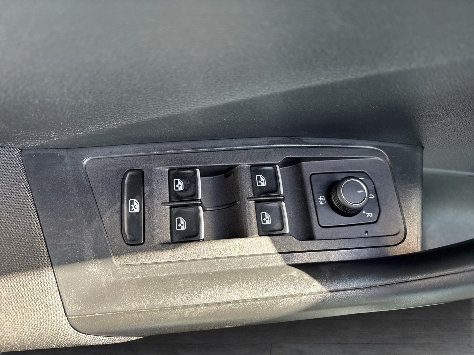 Volkswagen T-Roc 1.0 STYLE CARPLAY ALU SITZHEIZ. EINPARKH.