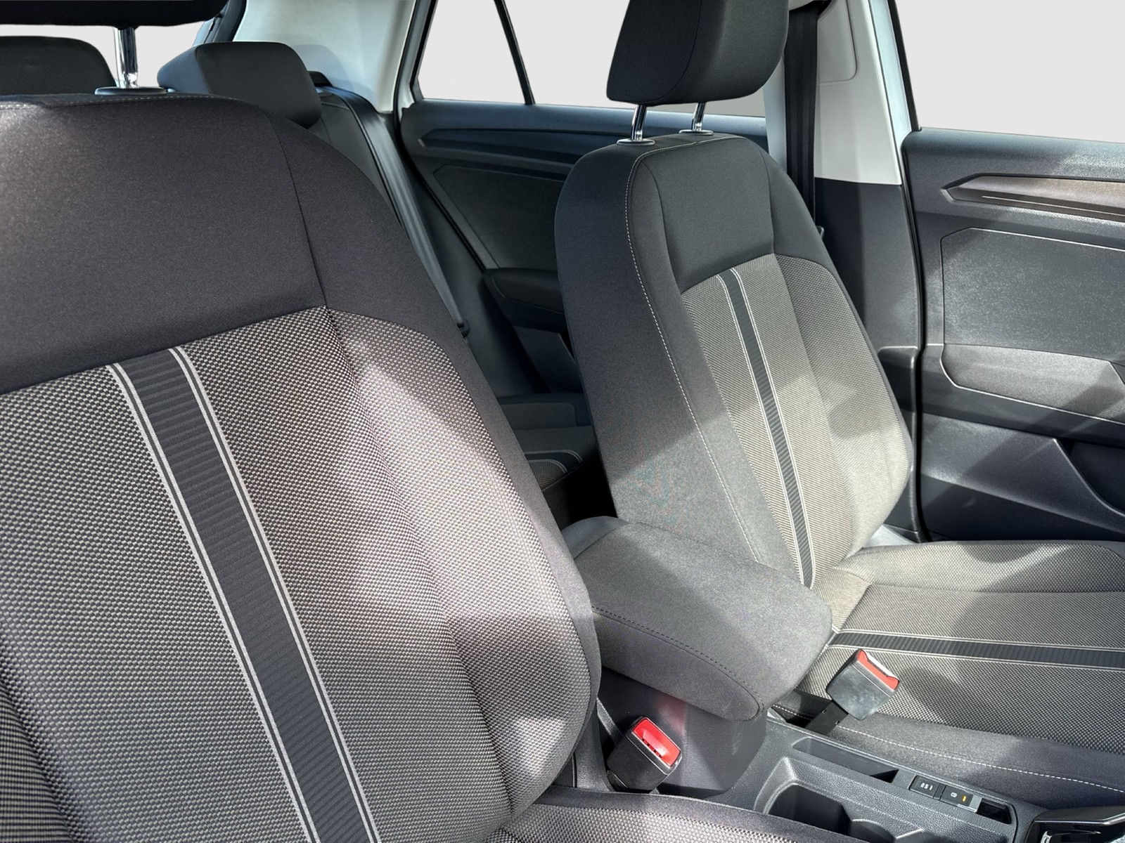 Volkswagen T-Roc 1.0 STYLE CARPLAY ALU SITZHEIZ. EINPARKH.