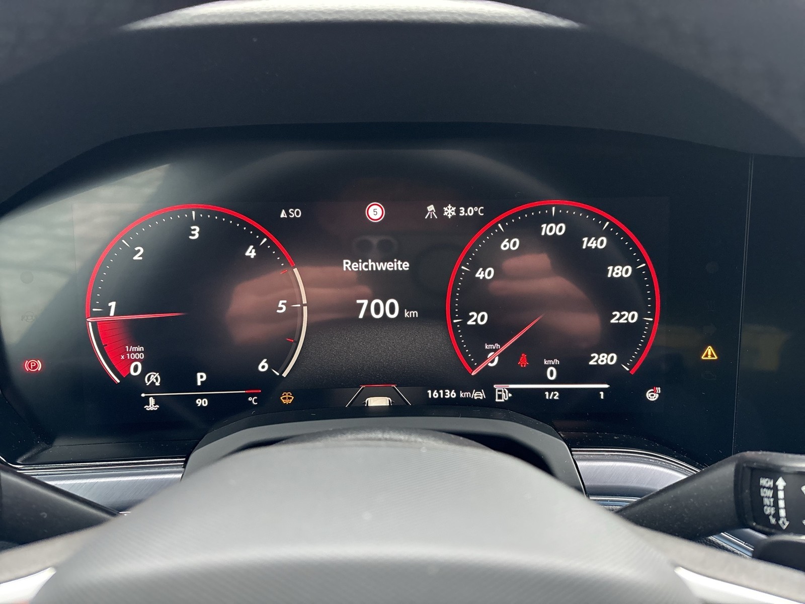 Volkswagen Touareg V6 R-LINE NEUES MODELL AHK CAM HEAD-UP