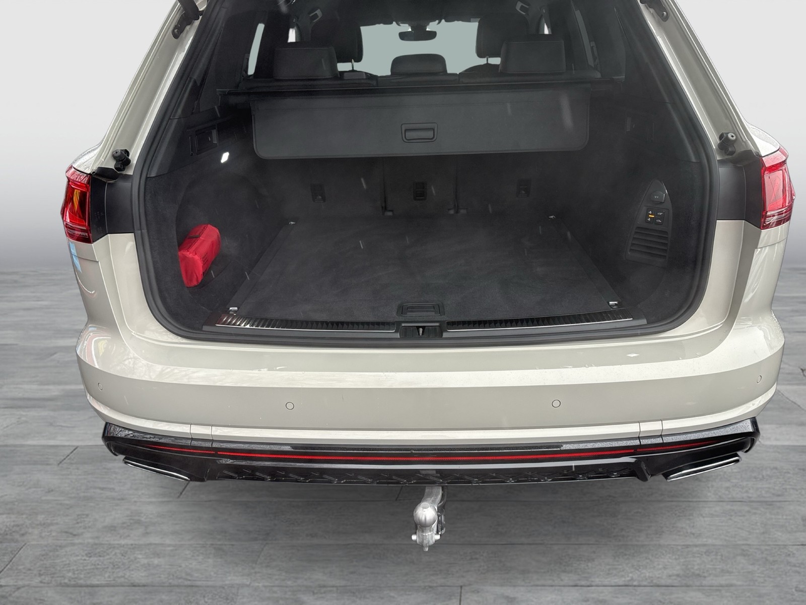 Volkswagen Touareg V6 R-LINE NEUES MODELL AHK CAM HEAD-UP