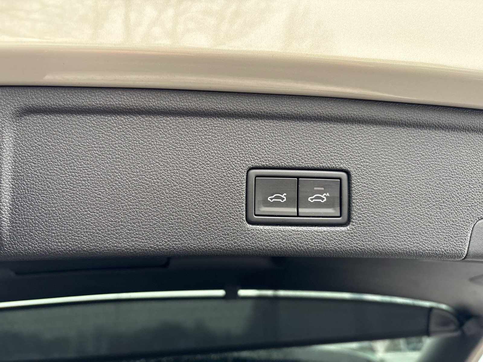 Volkswagen Touareg V6 R-LINE NEUES MODELL AHK CAM HEAD-UP