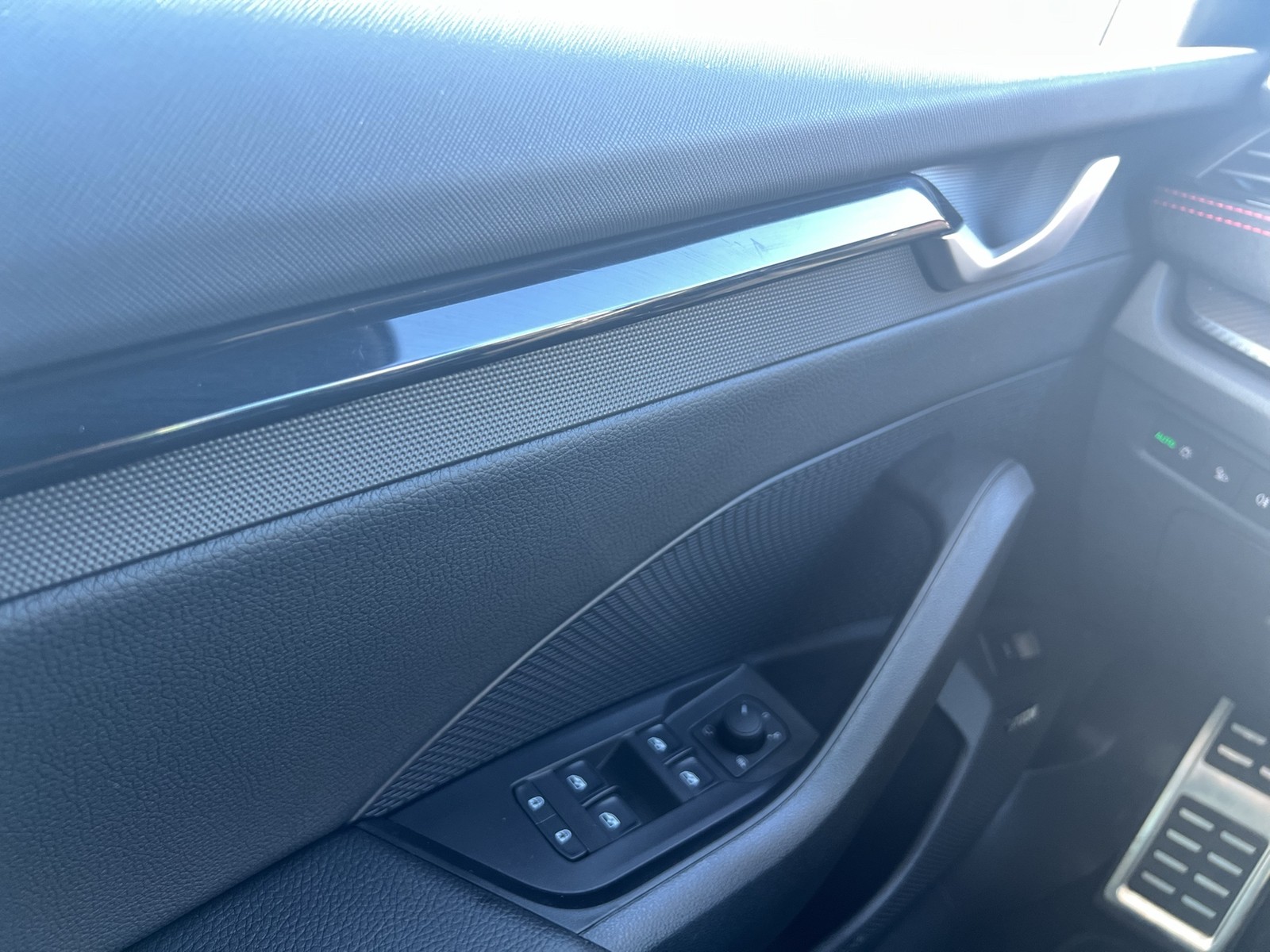 Skoda Octavia Combi 2.0 RS PANO CANTON AHK CAM HEAD-UP