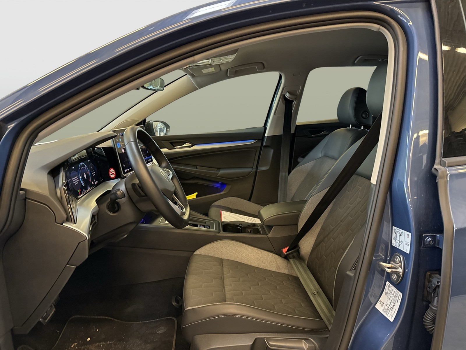 Volkswagen Golf VIII 2.0 GOAL AHK CAM ACC NAVI LED+ CARPLAY