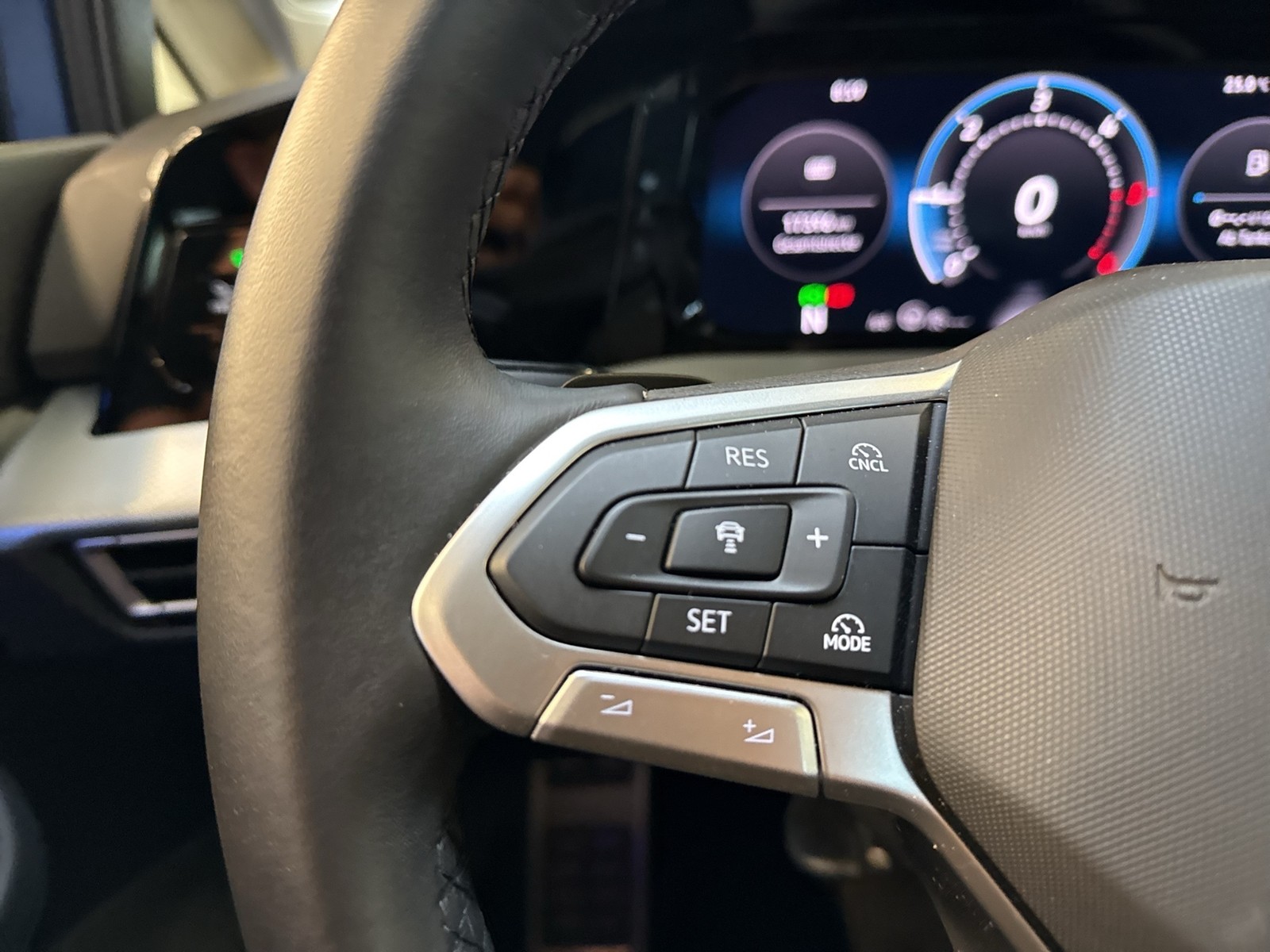 Volkswagen Golf VIII 2.0 GOAL AHK CAM ACC NAVI LED+ CARPLAY