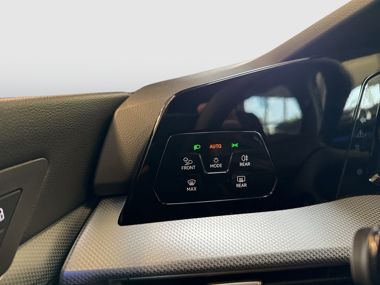 Volkswagen Golf VIII 2.0 GOAL AHK CAM ACC NAVI LED+ CARPLAY