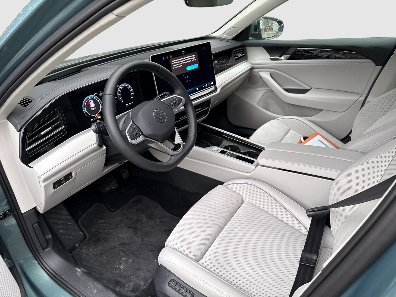 Volkswagen Passat Variant 1.5 HYBRID ELEGANCE AHK 360°CAM