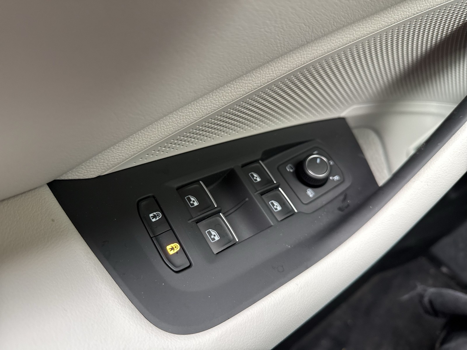 Volkswagen Passat Variant 1.5 HYBRID ELEGANCE AHK 360°CAM