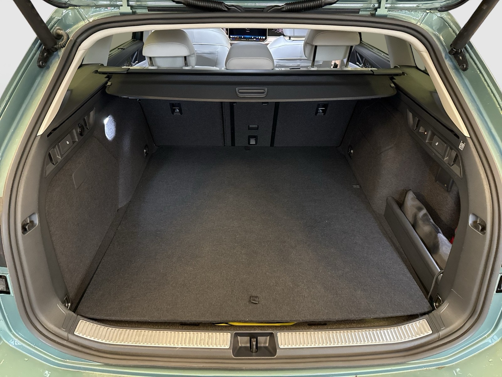 Volkswagen Passat Variant 1.5 HYBRID ELEGANCE AHK 360°CAM