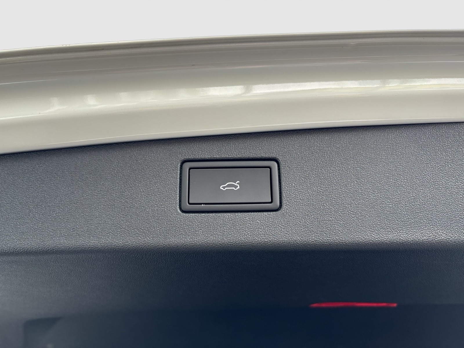 Volkswagen Tiguan 1.5 HYBRID R-LINE BLACKSTYLE AHK CAM LM20