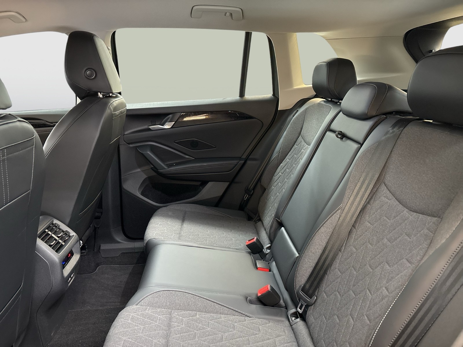 Volkswagen Tiguan 1.5 HYBRID LIFE AHK CAM ACC LM18 NAVI