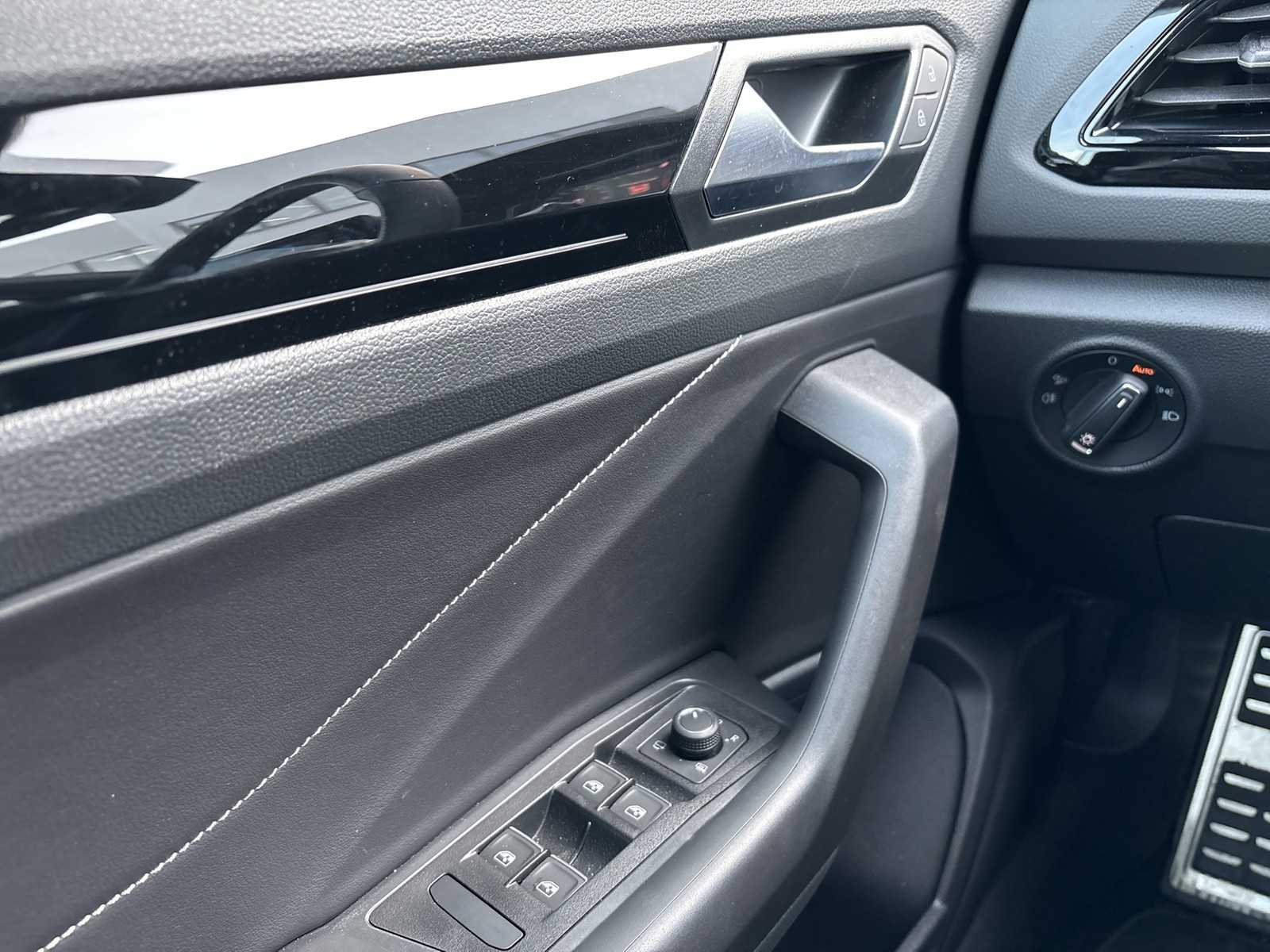 Volkswagen T-Roc Cabriolet 1.5 R-LINE BLACKSTYLE LEDER LM19