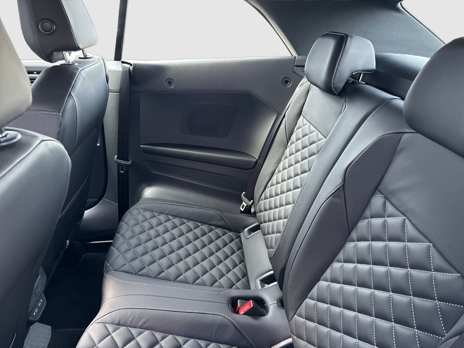 Volkswagen T-Roc Cabriolet 1.5 R-LINE BLACKSTYLE LEDER LM19