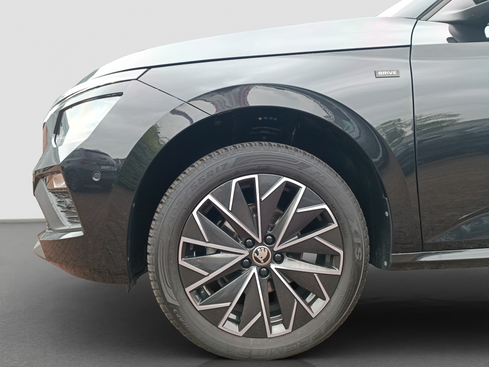 Skoda Kamiq 1.0 DRIVE NAVI LEDERLENKRAD CAM SITZHEIZ.