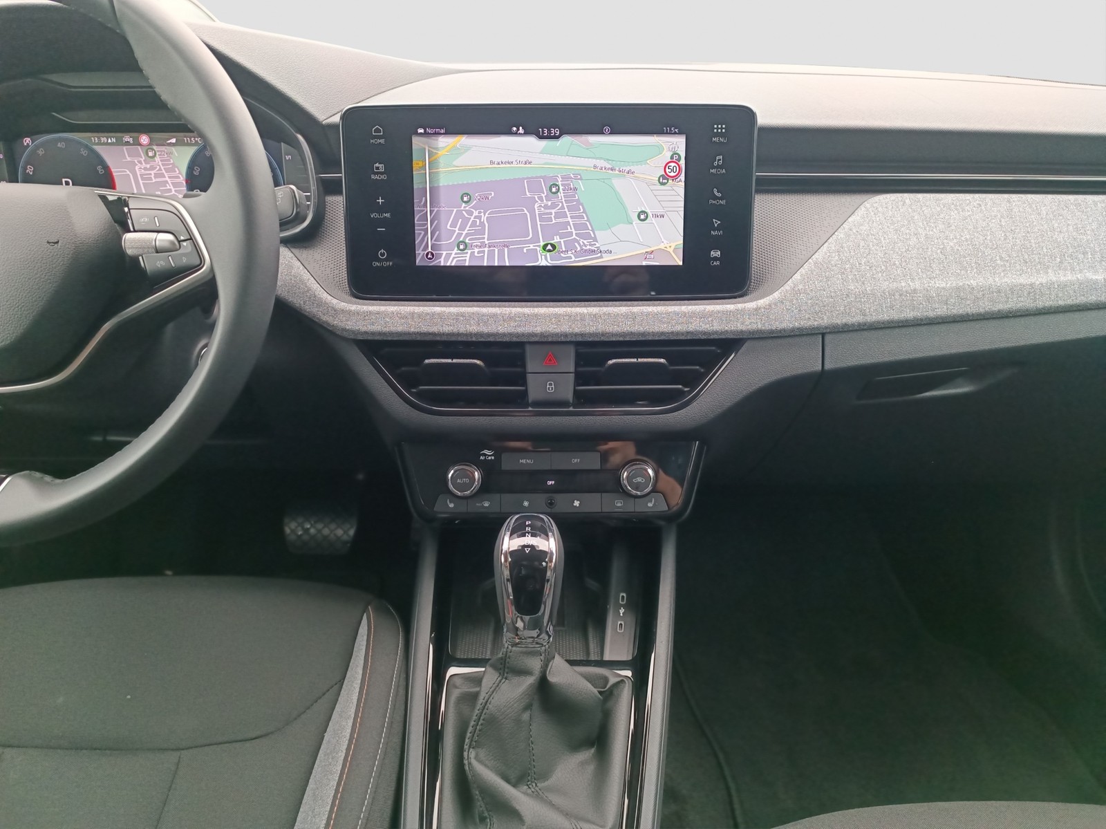 Skoda Kamiq 1.0 DRIVE NAVI LEDERLENKRAD CAM SITZHEIZ.