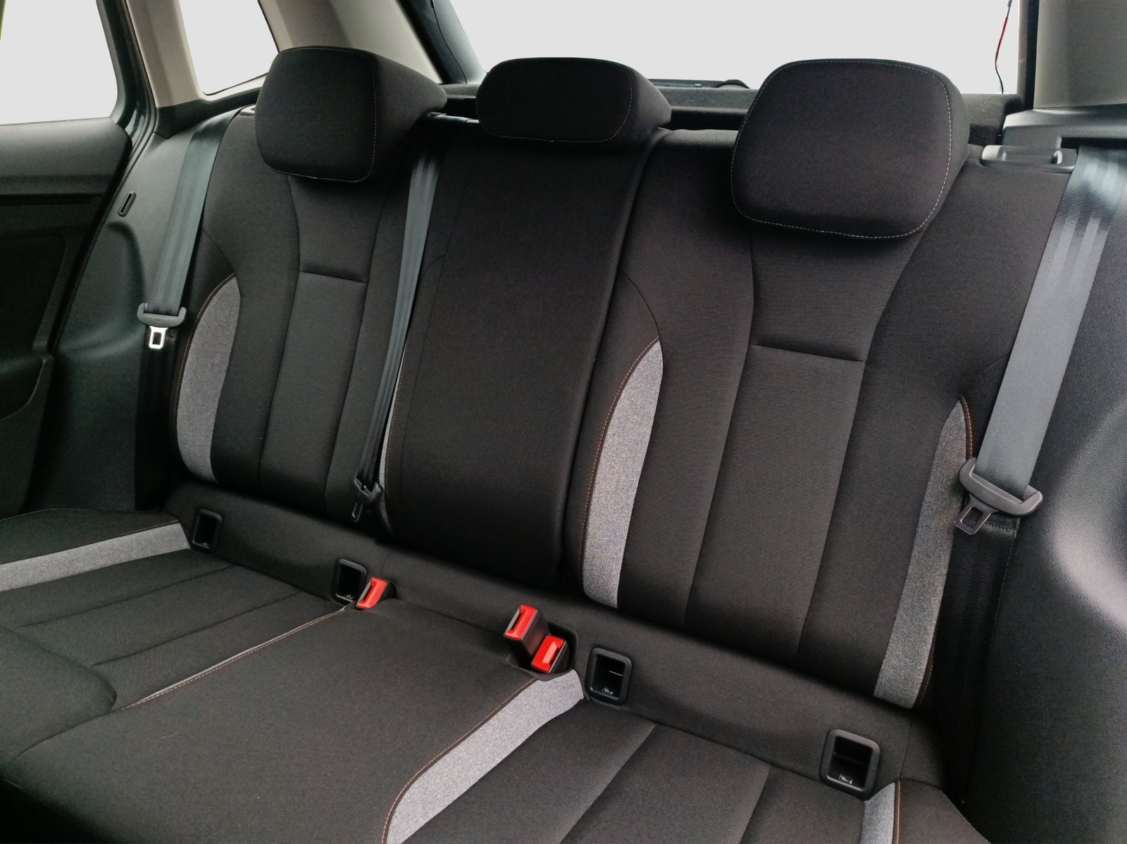 Skoda Kamiq 1.0 DRIVE NAVI LEDERLENKRAD CAM SITZHEIZ.