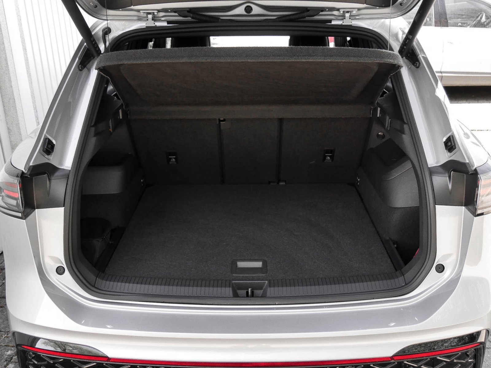 Volkswagen Tiguan 2.0 R-LINE BLACK STYLE eSITZE LEDER ALU19