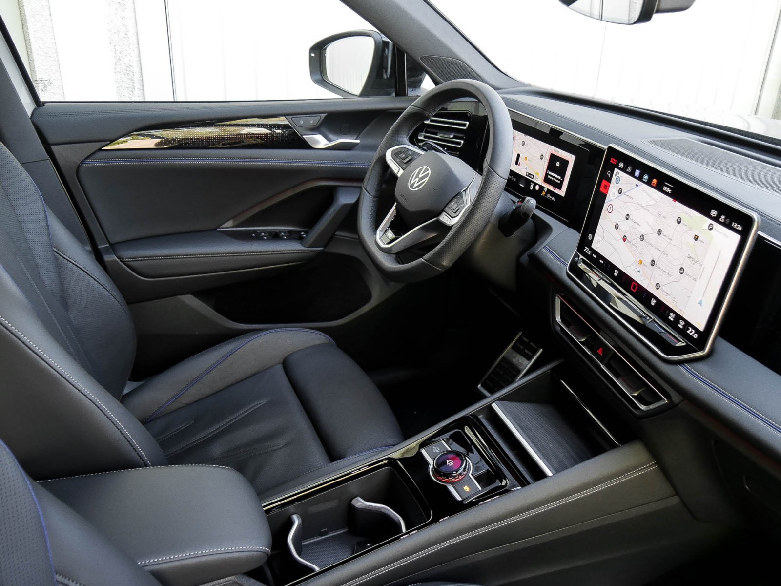 Volkswagen Tiguan 2.0 R-LINE BLACK STYLE eSITZE LEDER ALU19