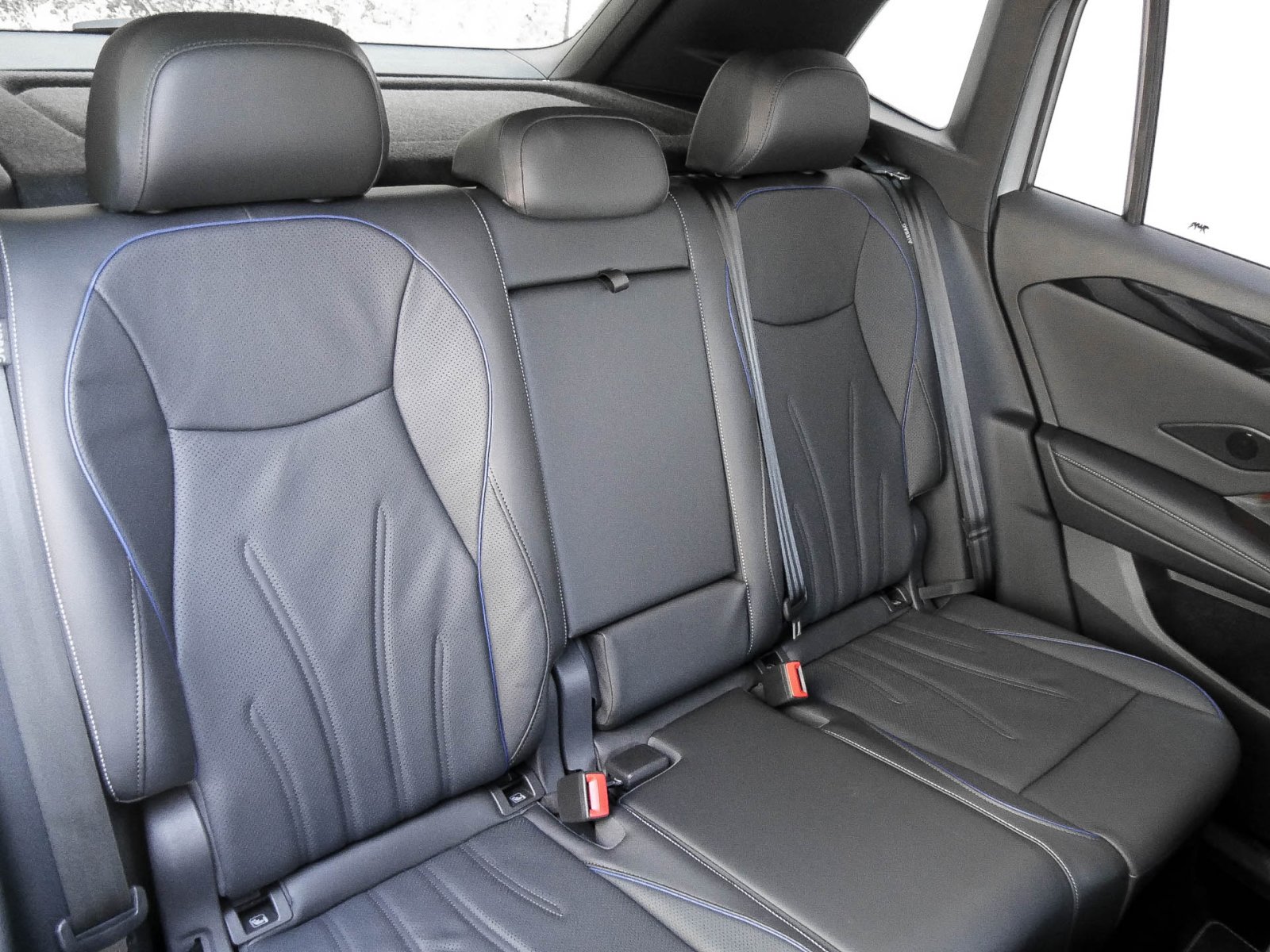 Volkswagen Tiguan 2.0 R-LINE BLACK STYLE eSITZE LEDER ALU19
