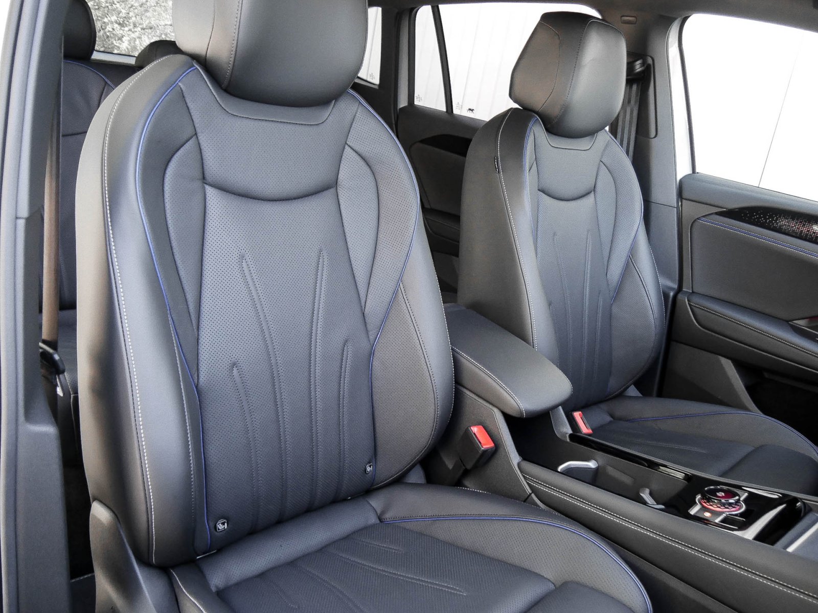 Volkswagen Tiguan 2.0 R-LINE BLACK STYLE eSITZE LEDER ALU19