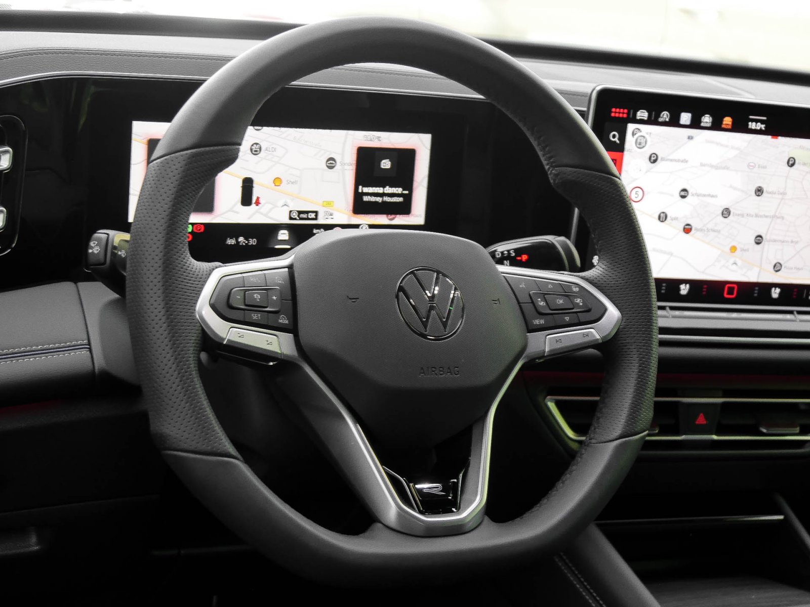 Volkswagen Tiguan 2.0 R-LINE BLACK STYLE eSITZE LEDER ALU19