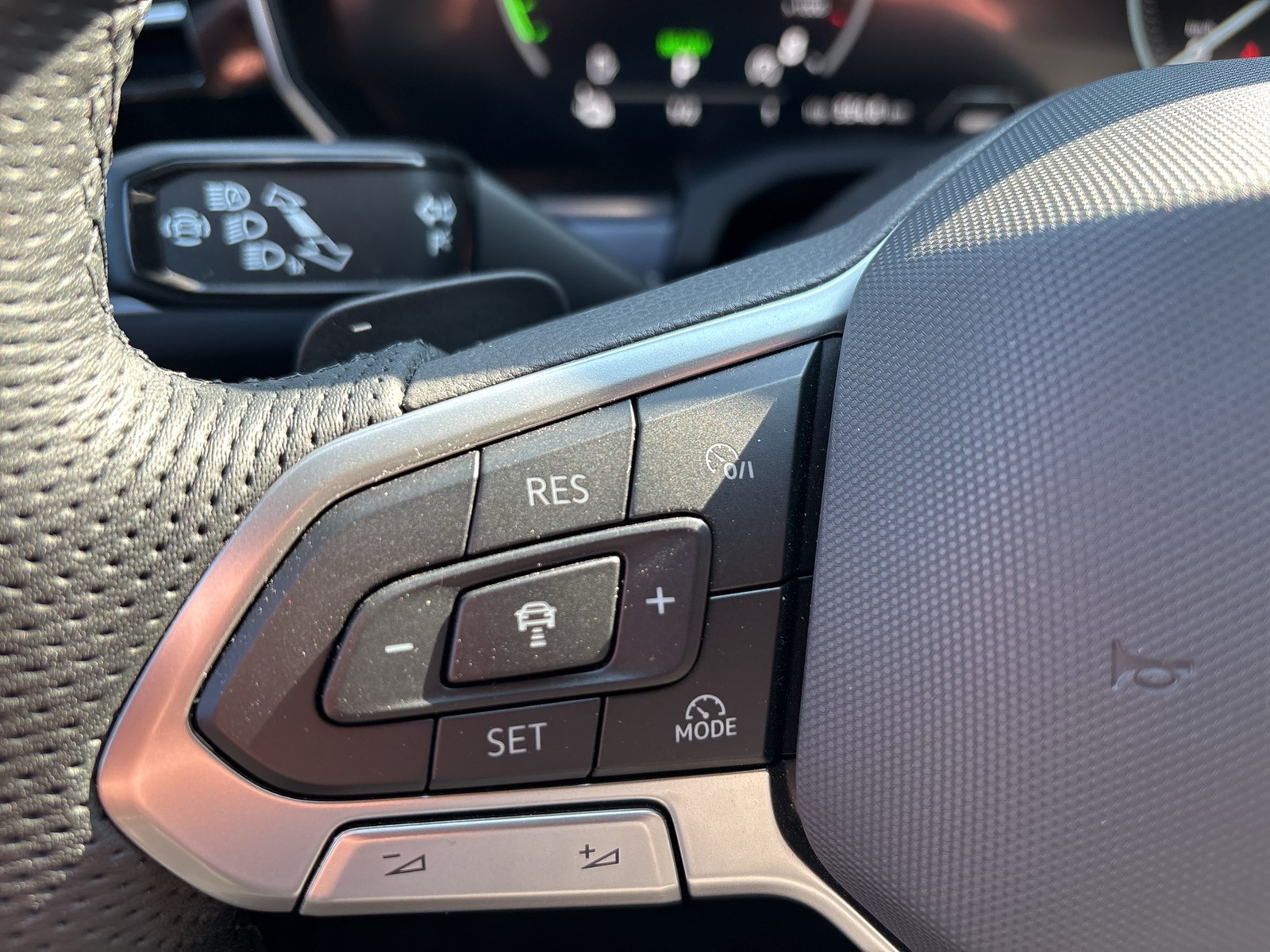 Volkswagen Touareg HYBRID R DYNAUDIO AHK 360CAM LM22 HEADUP