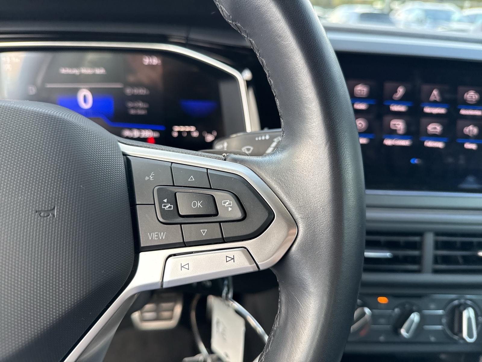 Volkswagen Taigo 1.0 R-LINE LM17 MATRIX CARPLAY SITZHEIZUNG