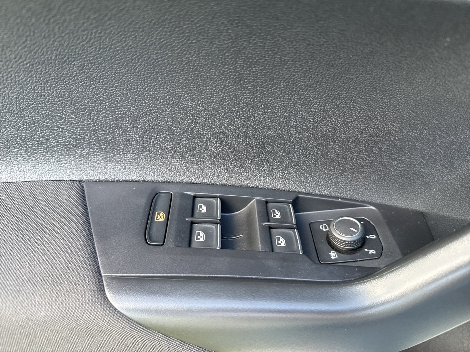 Volkswagen Taigo 1.0 R-LINE LM17 MATRIX CARPLAY SITZHEIZUNG