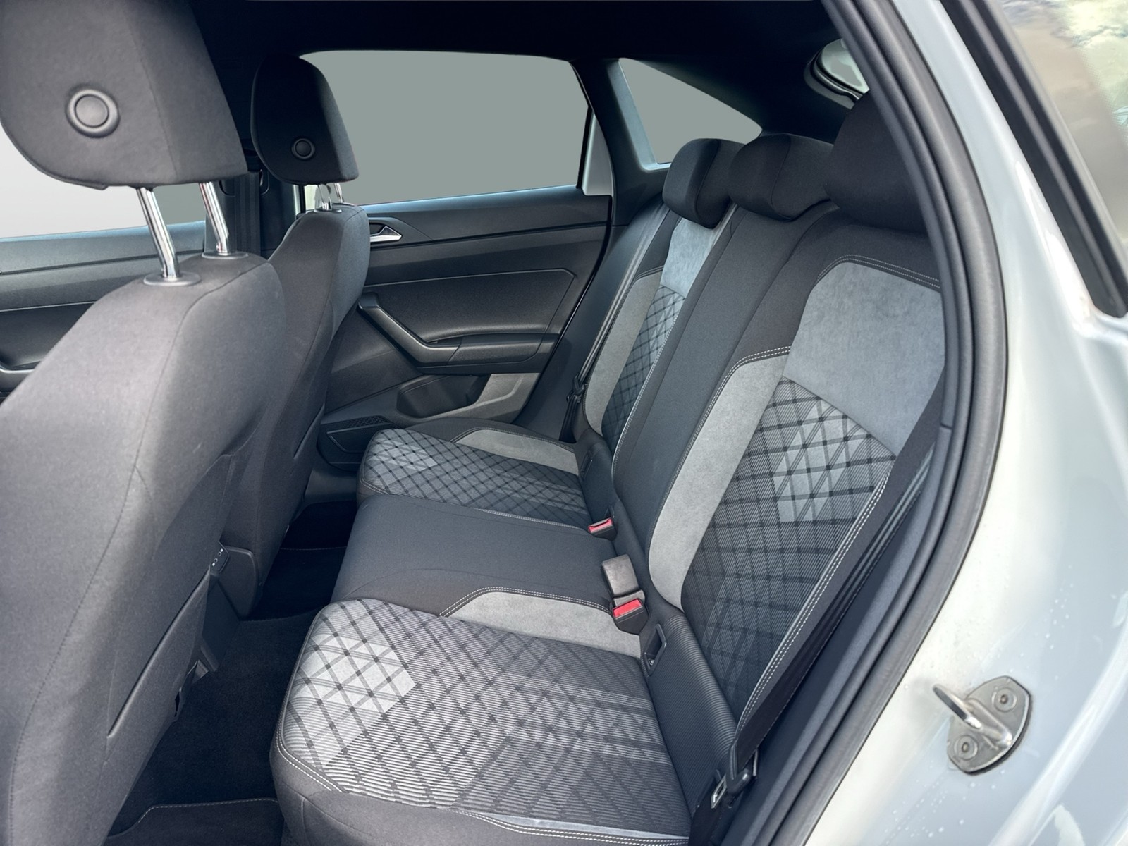 Volkswagen Taigo 1.0 R-LINE LM17 MATRIX CARPLAY SITZHEIZUNG