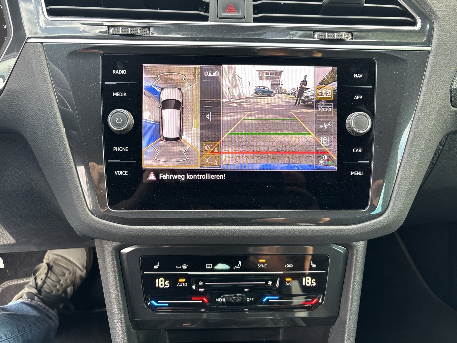 Volkswagen Tiguan 2.0 R-LINE 4X4 AHK 360CAM ACC LM19 MATRIX