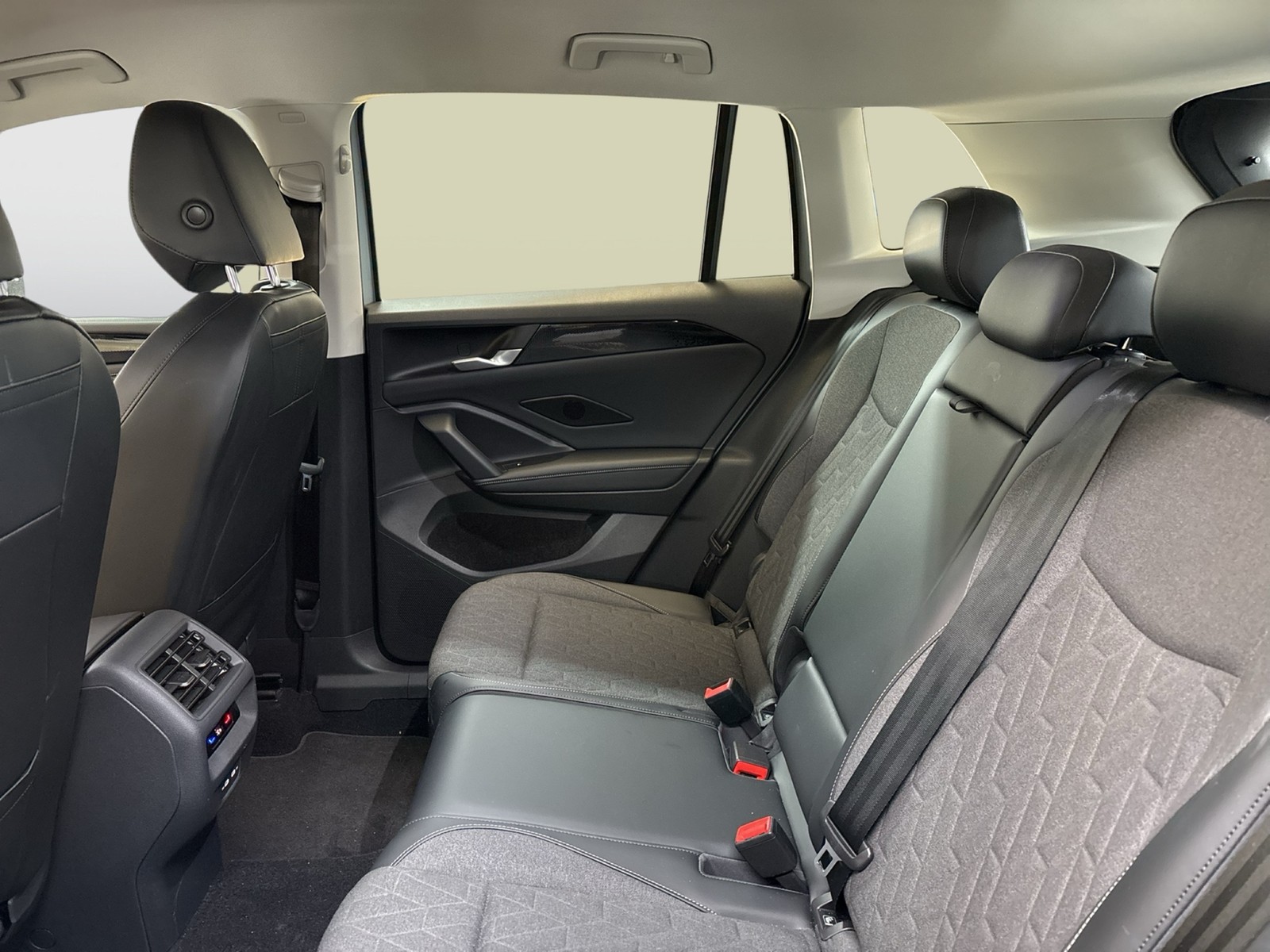Volkswagen Tiguan 1.5 HYBRID LIFE AHK CAM ACC LM18 NAVI