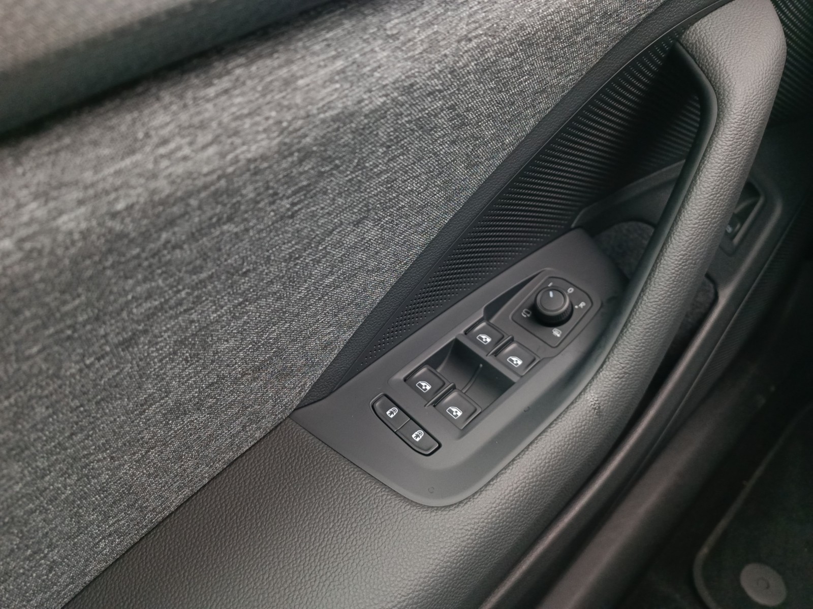Skoda Superb Combi 1.5 SELECTION eKlappe ACC NAVI AHK