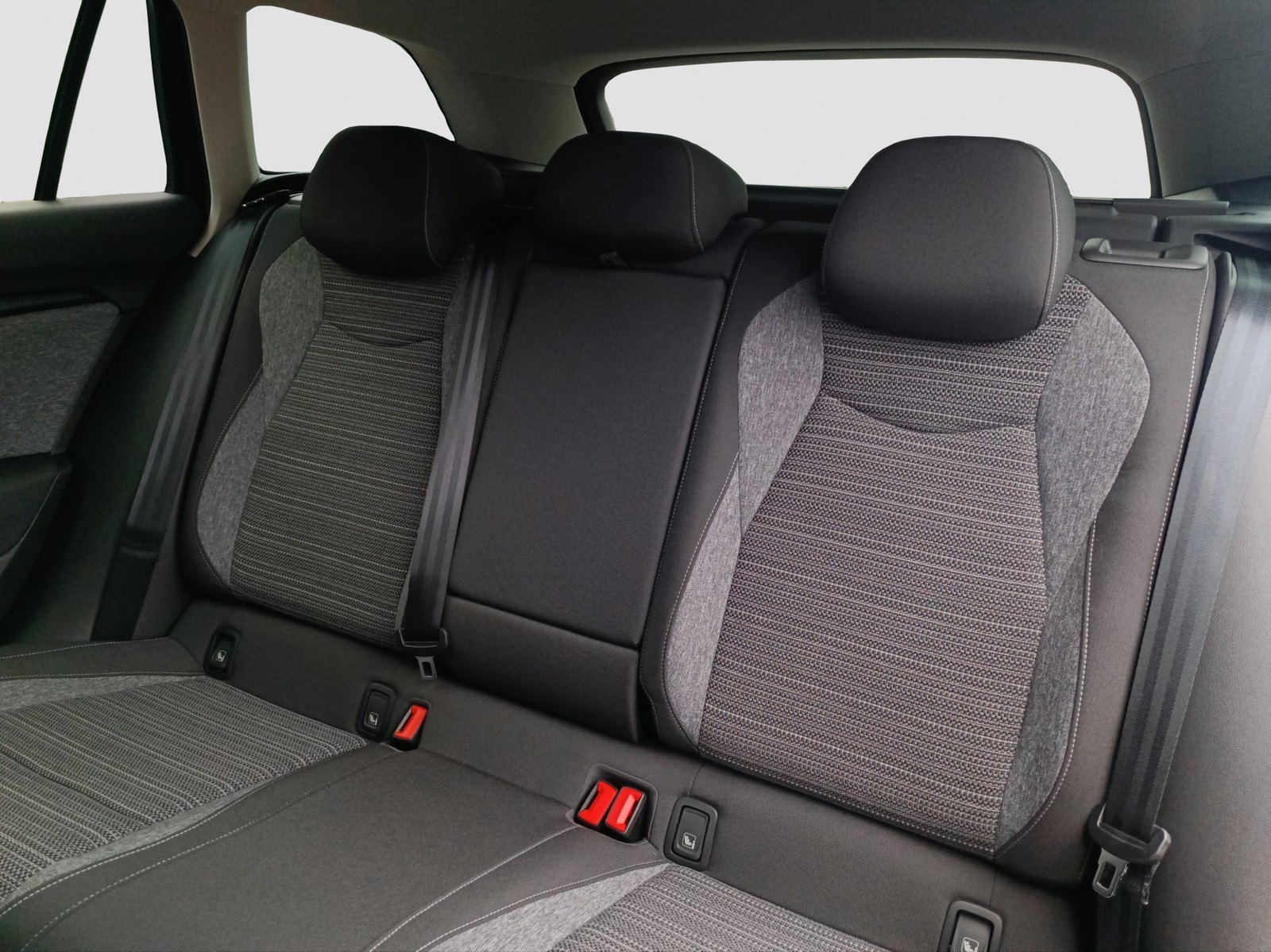 Skoda Superb Combi 1.5 SELECTION eKlappe ACC NAVI AHK