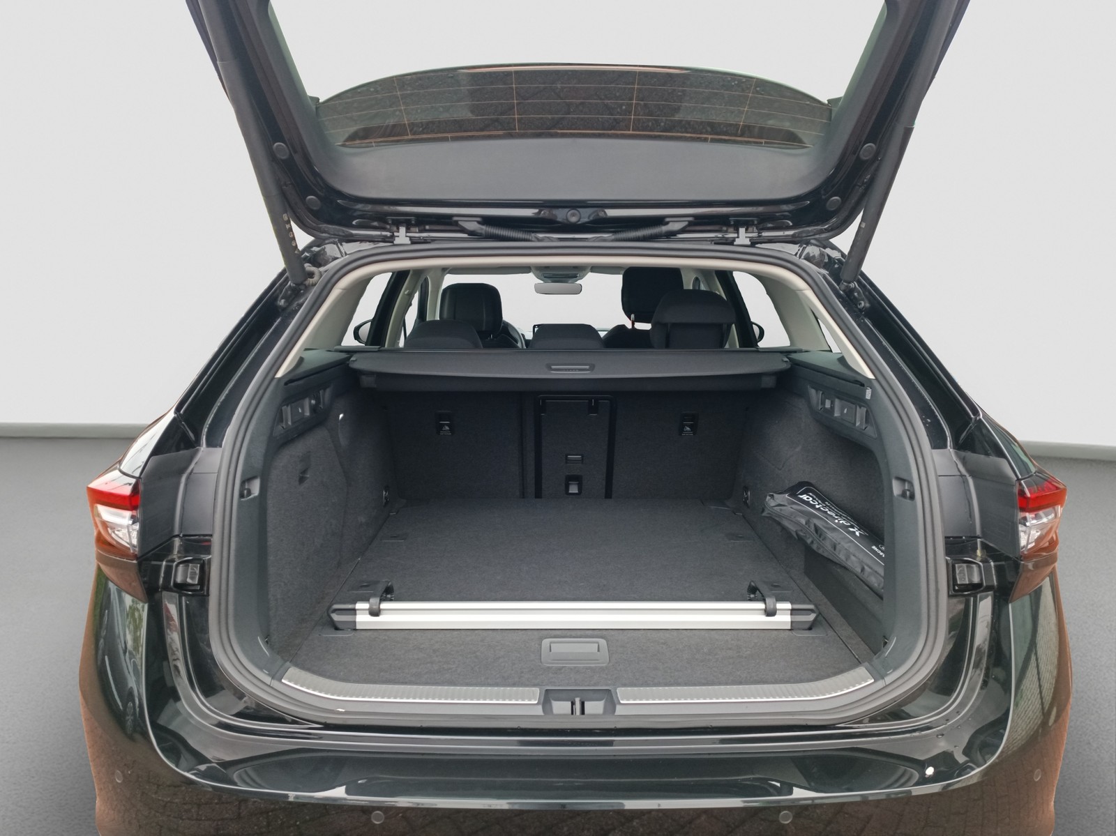 Skoda Superb Combi 1.5 SELECTION eKlappe ACC NAVI AHK