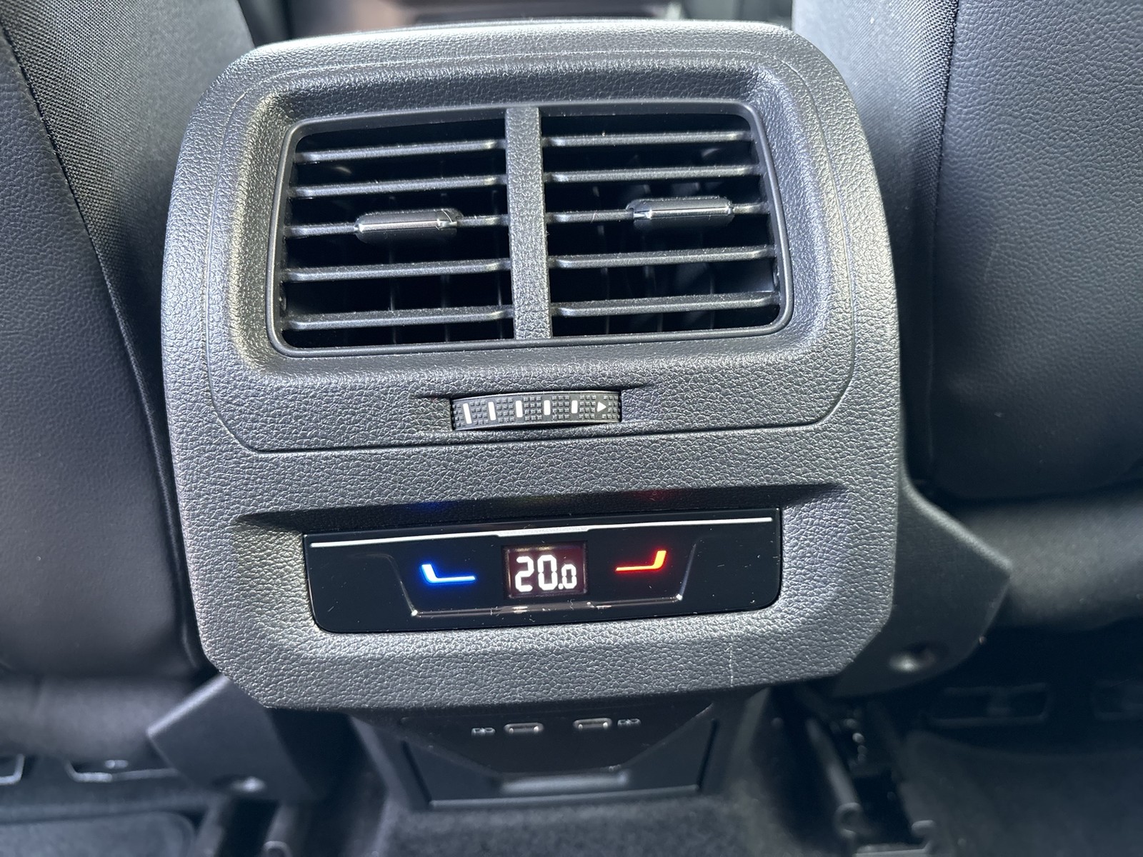 Volkswagen Touran 2.0 HIGHLINE AHK CAM ACC LM17 EKLAPPE NAVI