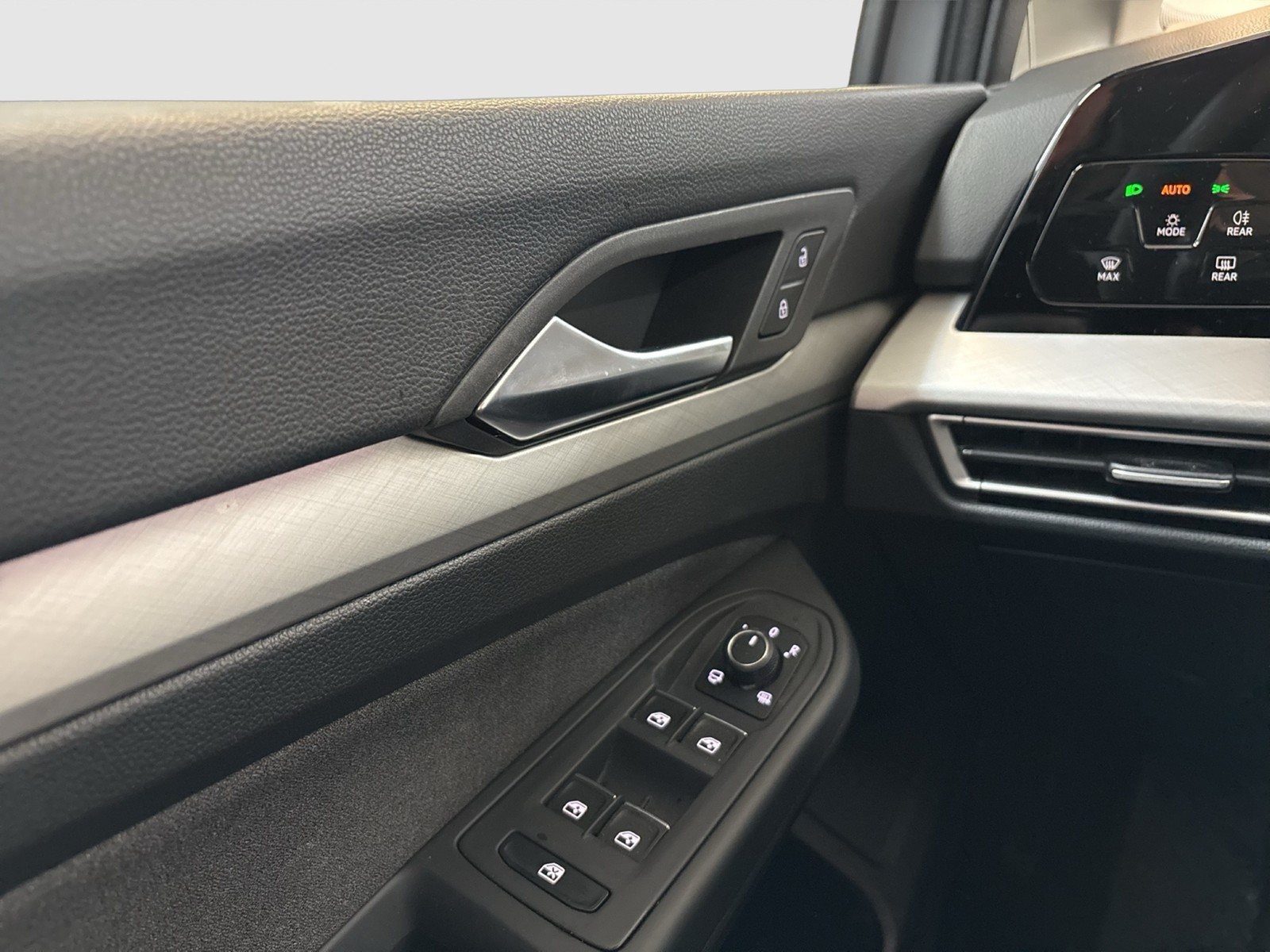 Volkswagen Golf Variant VIII 1.5 eTSI LIFE STANDHZ. HEAD-UP