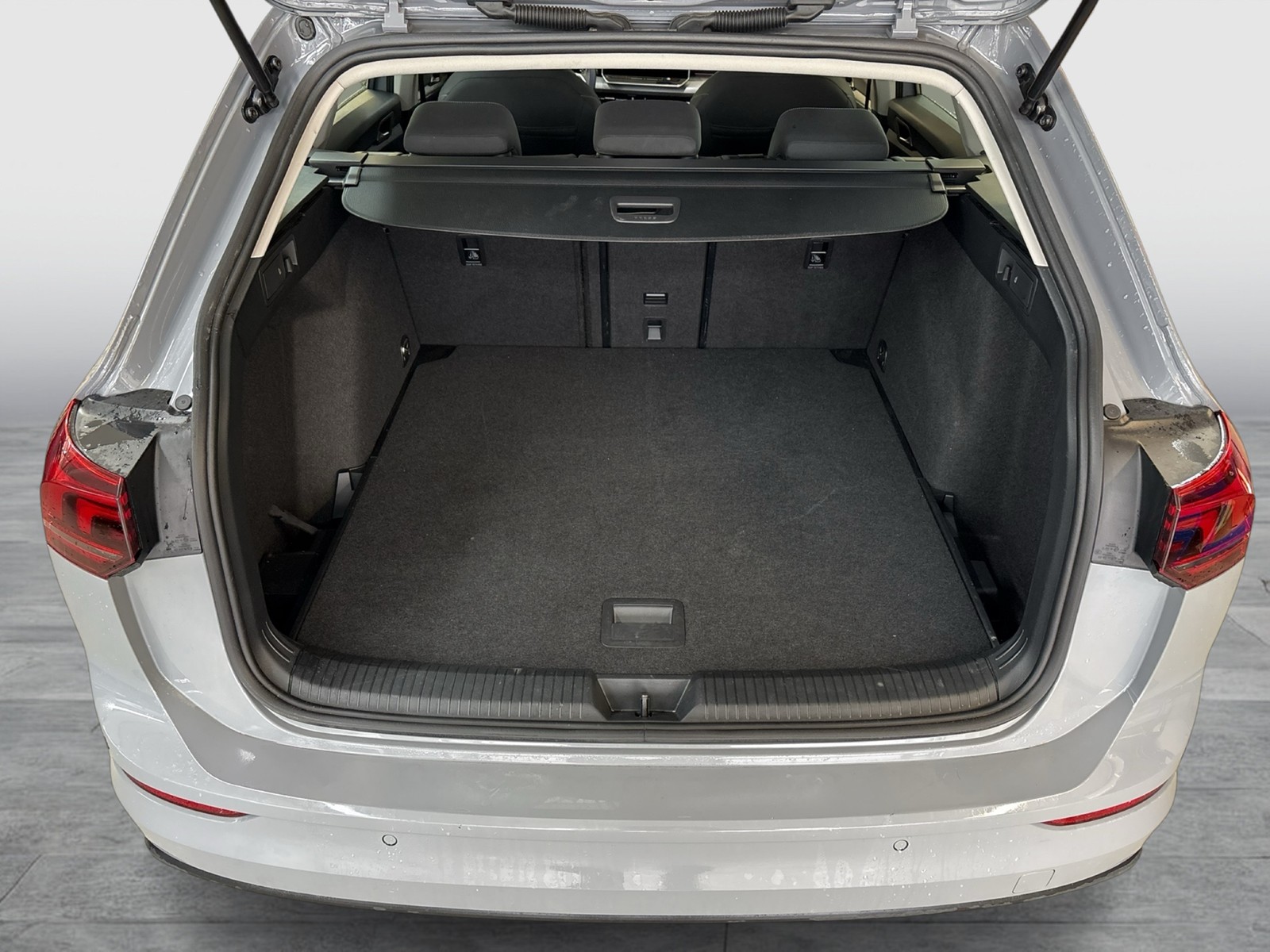 Volkswagen Golf Variant VIII 1.5 eTSI LIFE STANDHZ. HEAD-UP