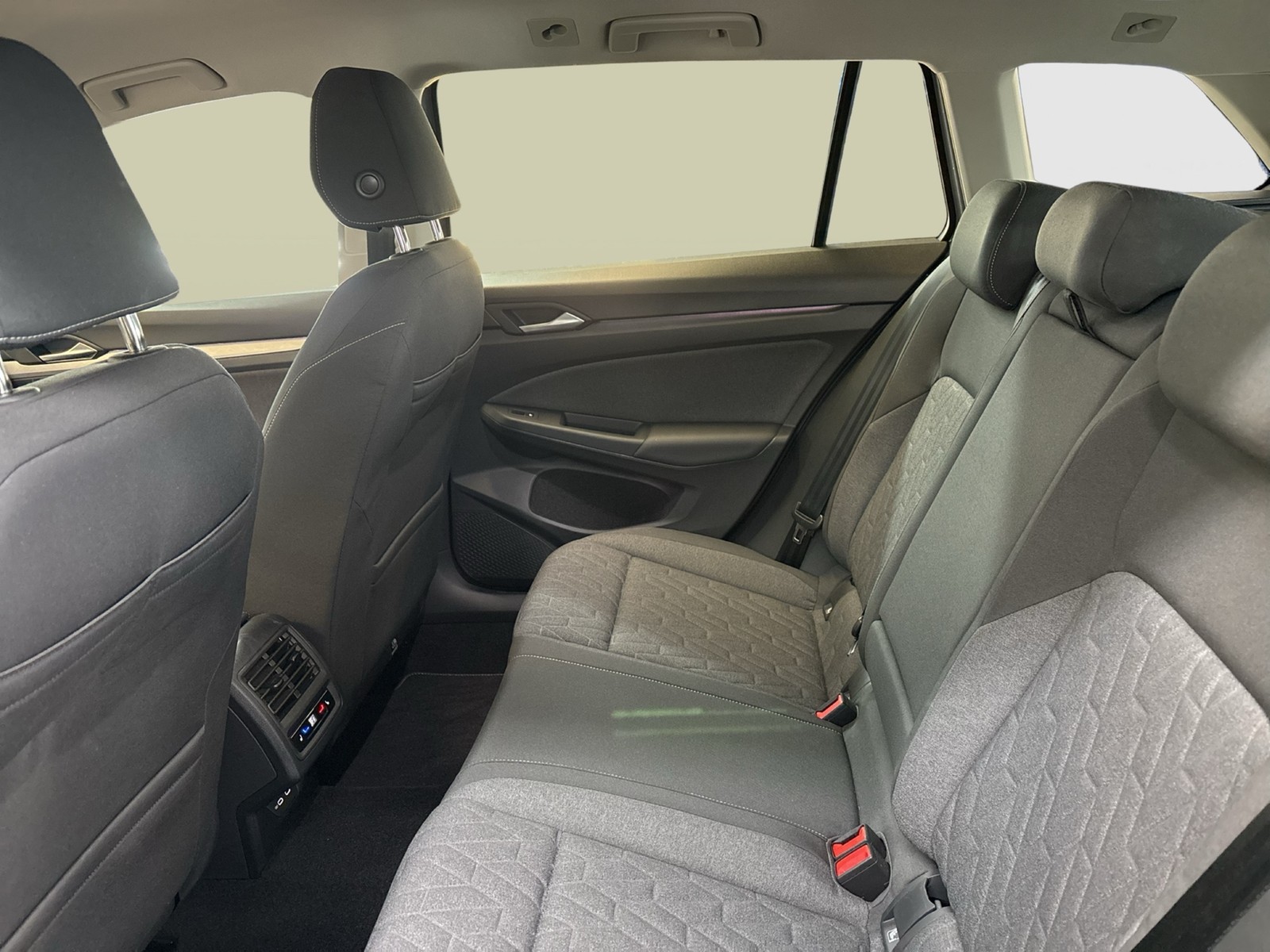 Volkswagen Golf Variant VIII 1.5 eTSI LIFE STANDHZ. HEAD-UP