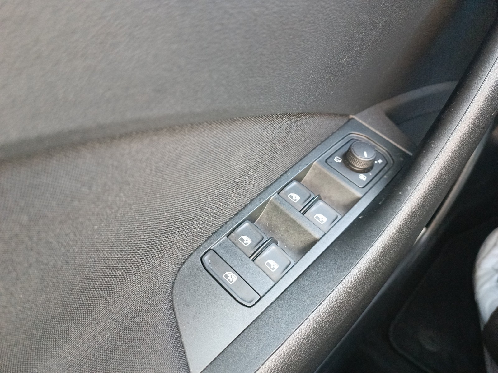 Skoda Kamiq Drive KAMERA AHK NAVI SITZHEIZ. LED ALU17