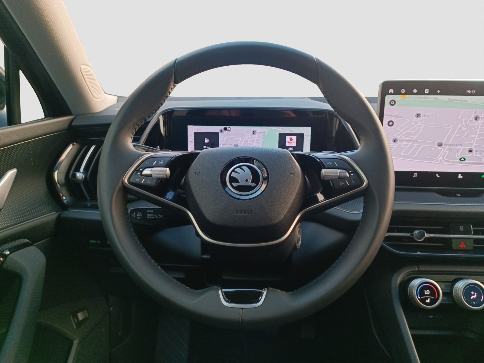 Skoda Kodiaq 1.5 SELECTION 7SITZE CAM PANO NAVI MATRIX