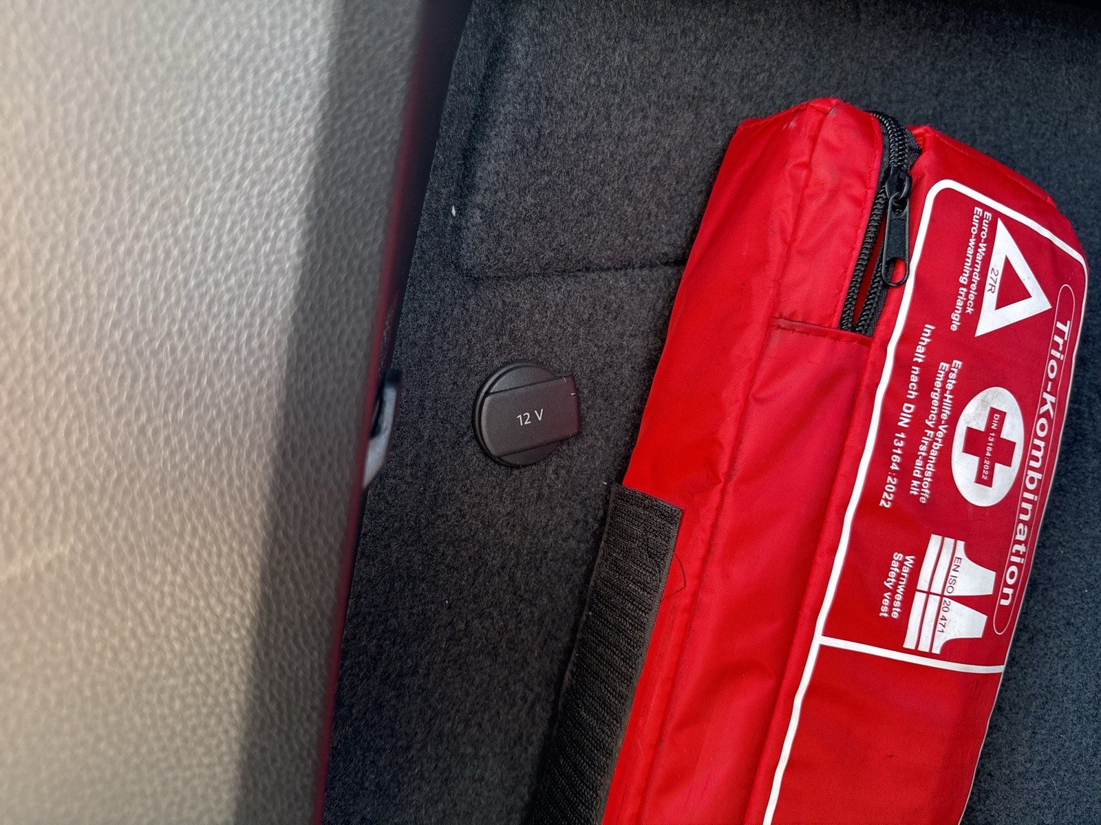 Skoda Karoq 2.0 TOUR CAM ACC LM17 NAVI CARPLAY SITZHZ.