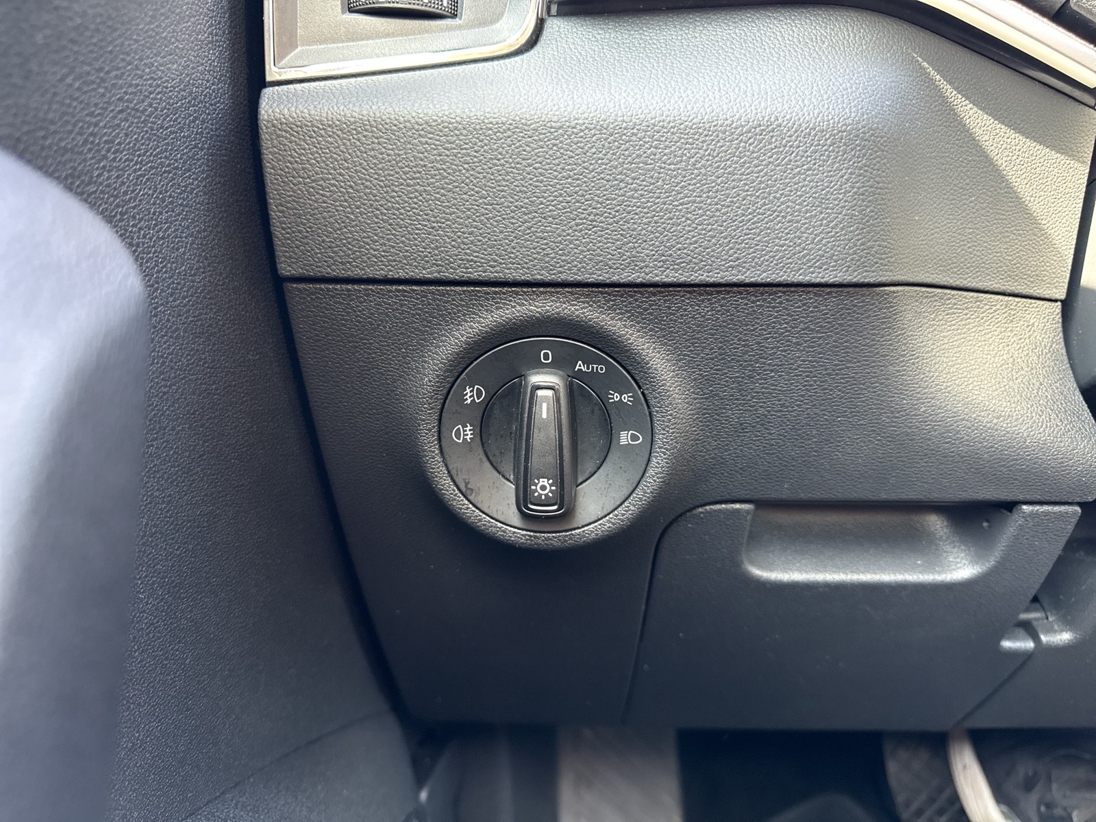 Skoda Karoq 2.0 TOUR CAM ACC LM17 NAVI CARPLAY SITZHZ.