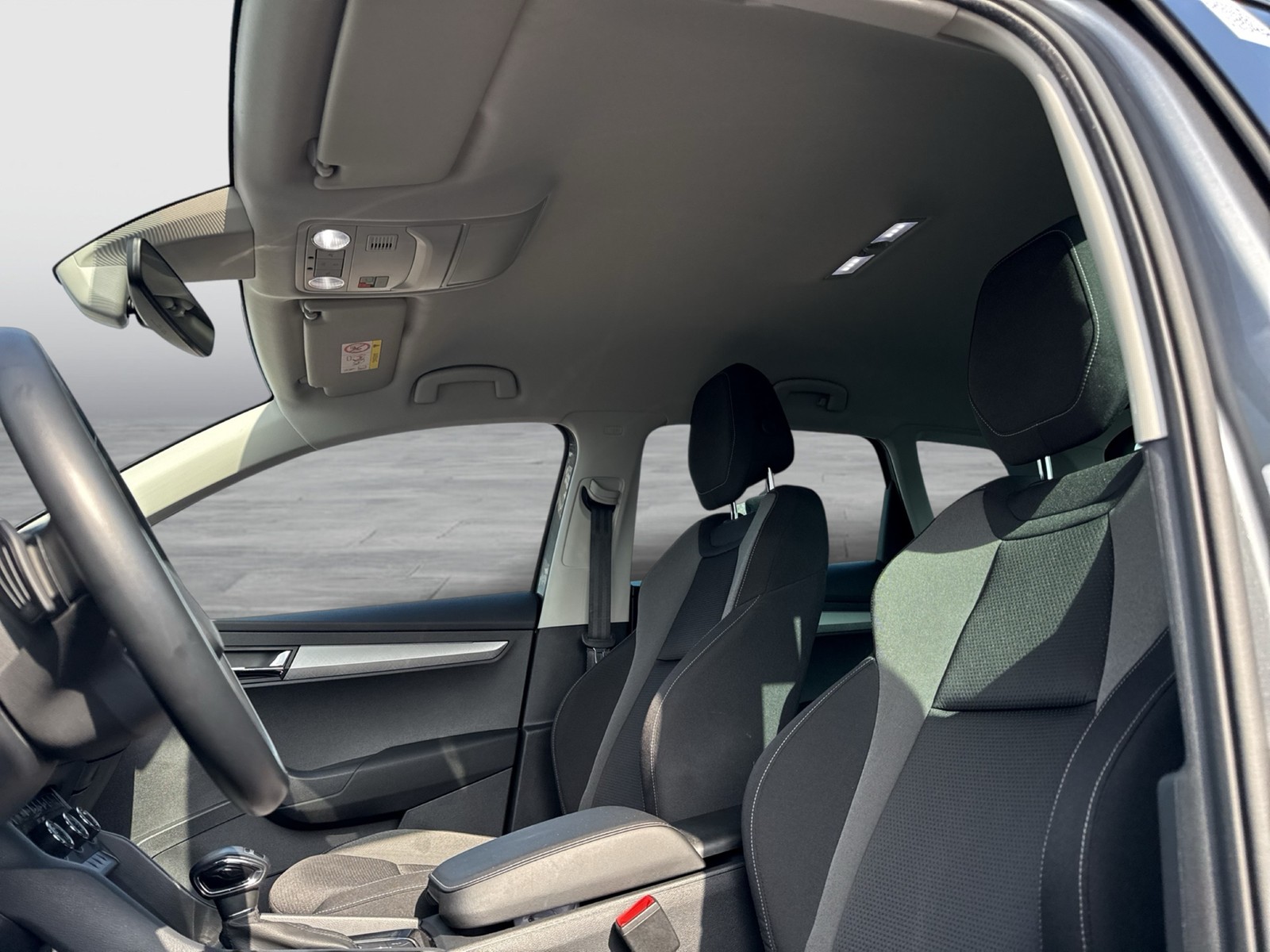 Skoda Karoq 2.0 TOUR CAM ACC LM17 NAVI CARPLAY SITZHZ.