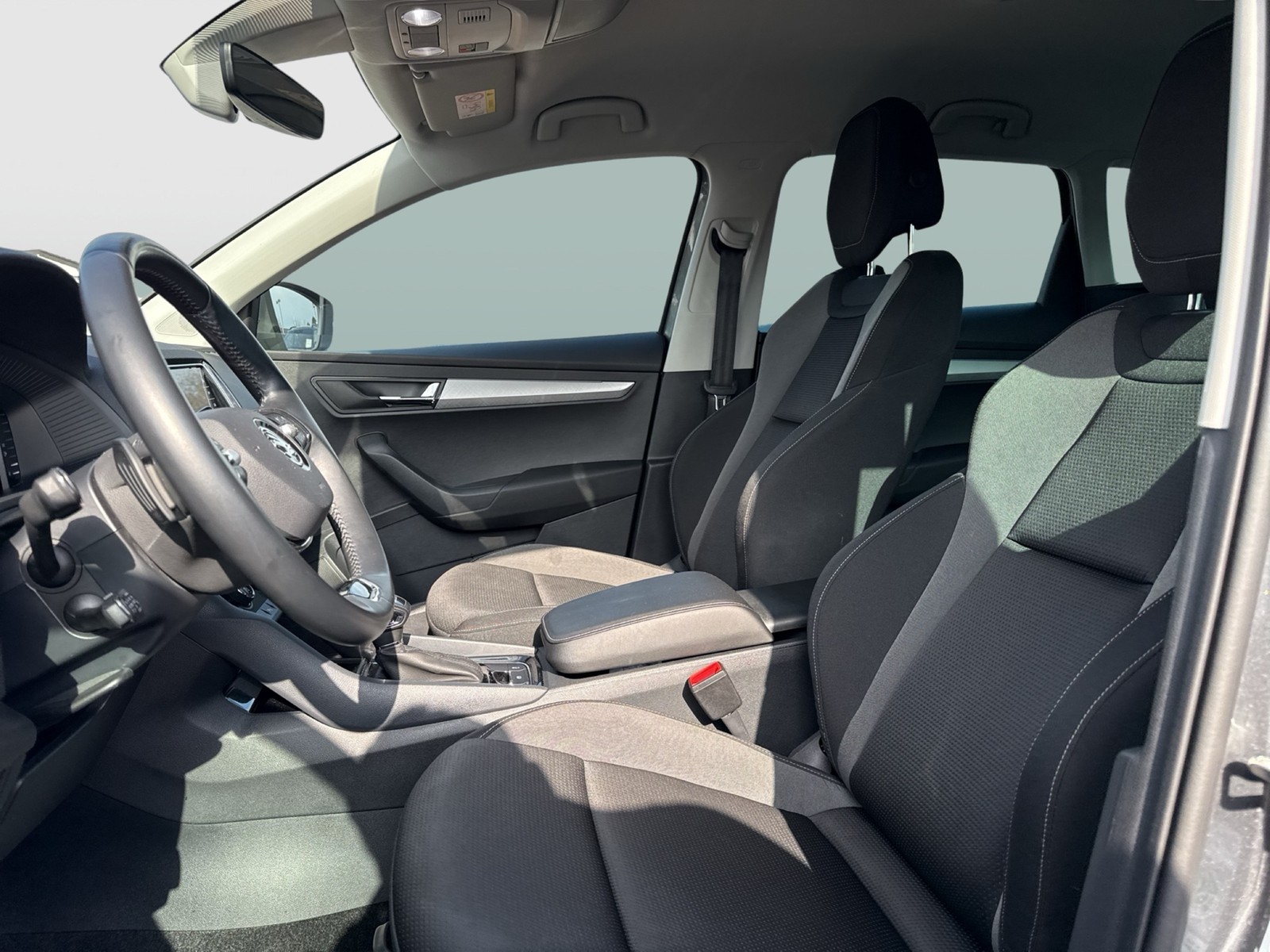 Skoda Karoq 2.0 TOUR CAM ACC LM17 NAVI CARPLAY SITZHZ.