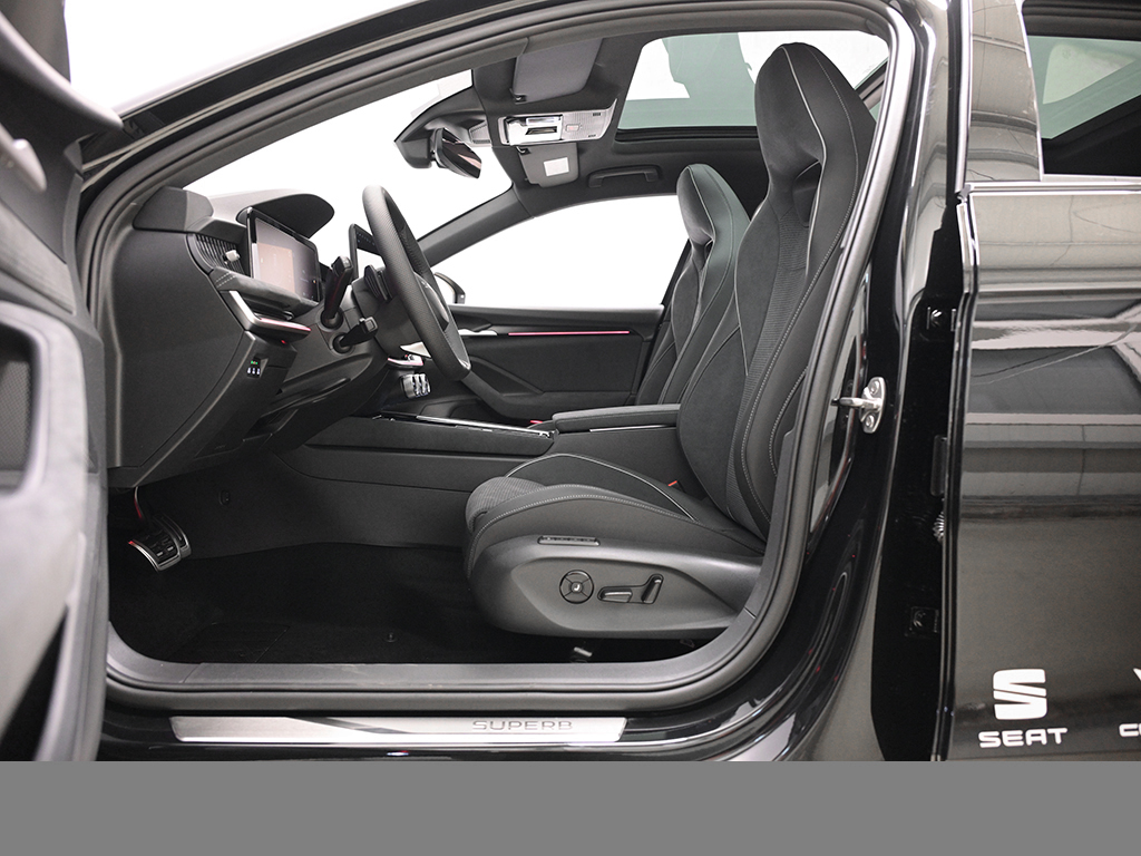 Skoda Superb Combi 1.5 iV SPORTLINE PANO CAM ACC LM19