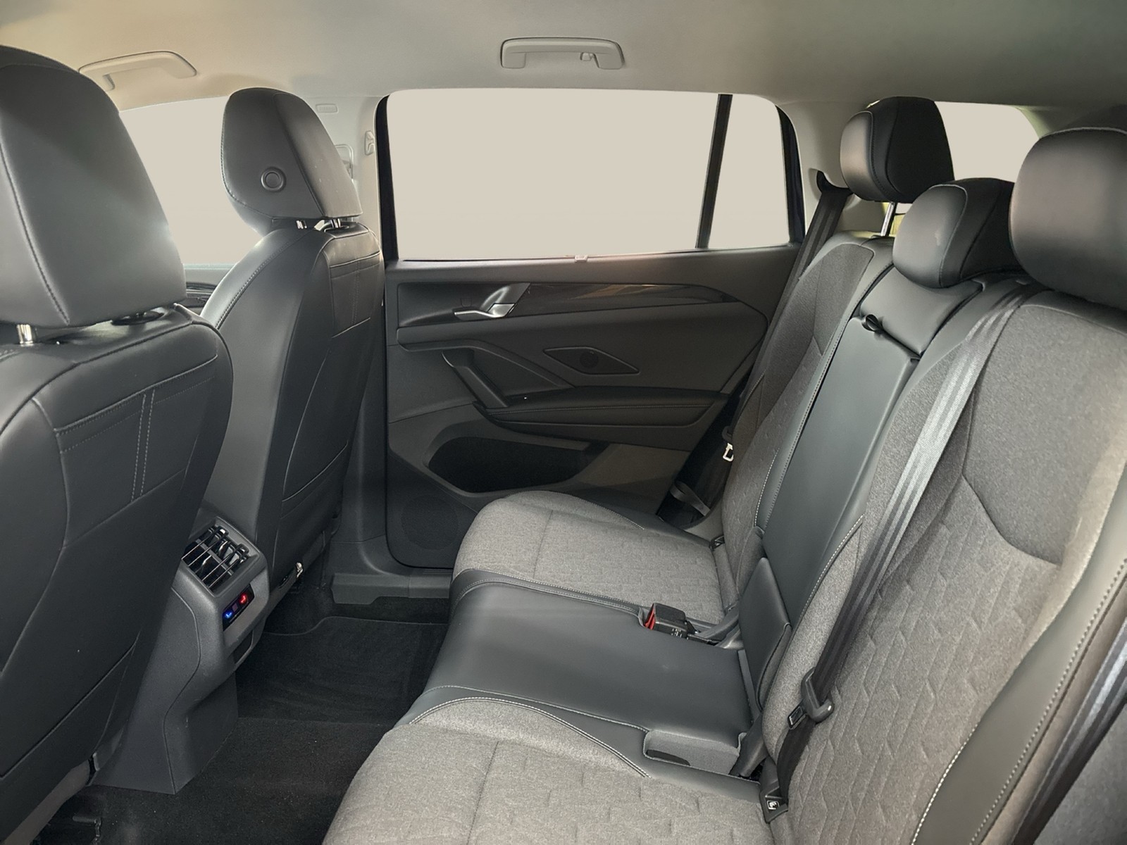 Volkswagen Tayron 1.5 eTSI LIFE AHK CAM ACC LM18 CARPLAY