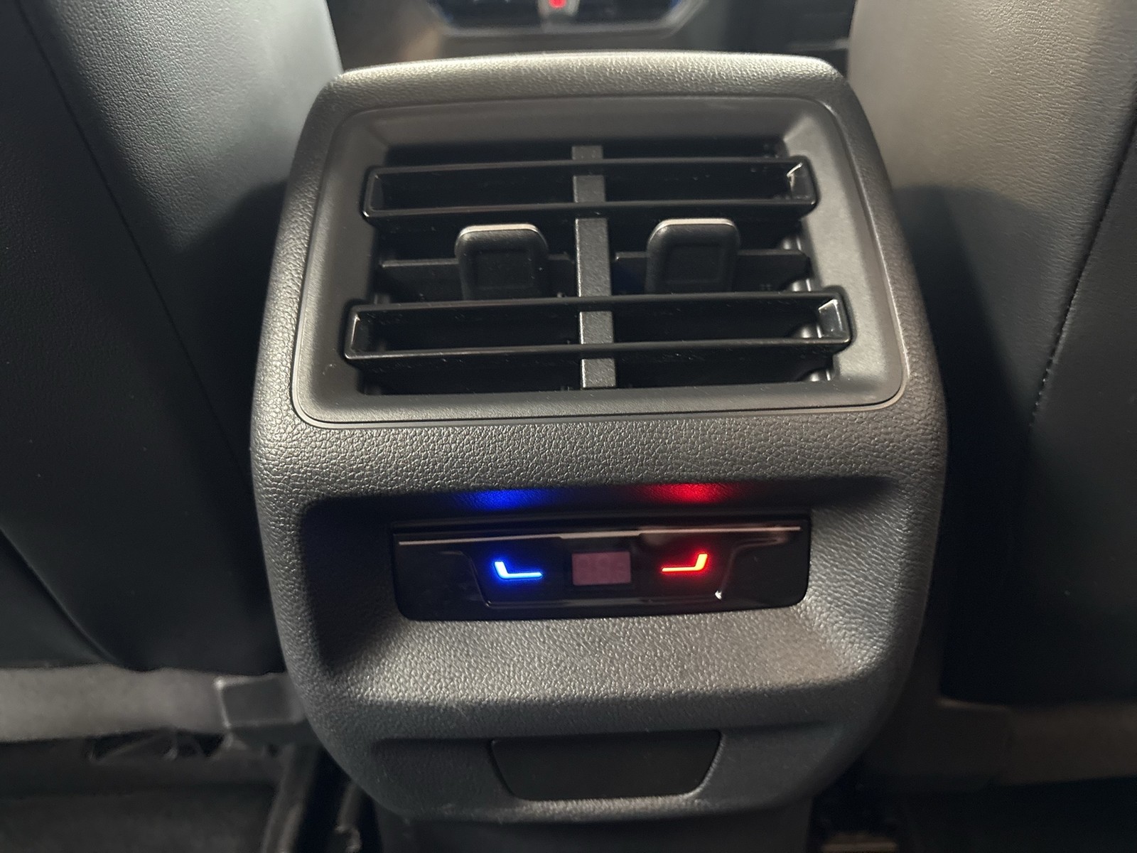 Volkswagen Tayron 1.5 eTSI LIFE AHK CAM ACC LM18 CARPLAY