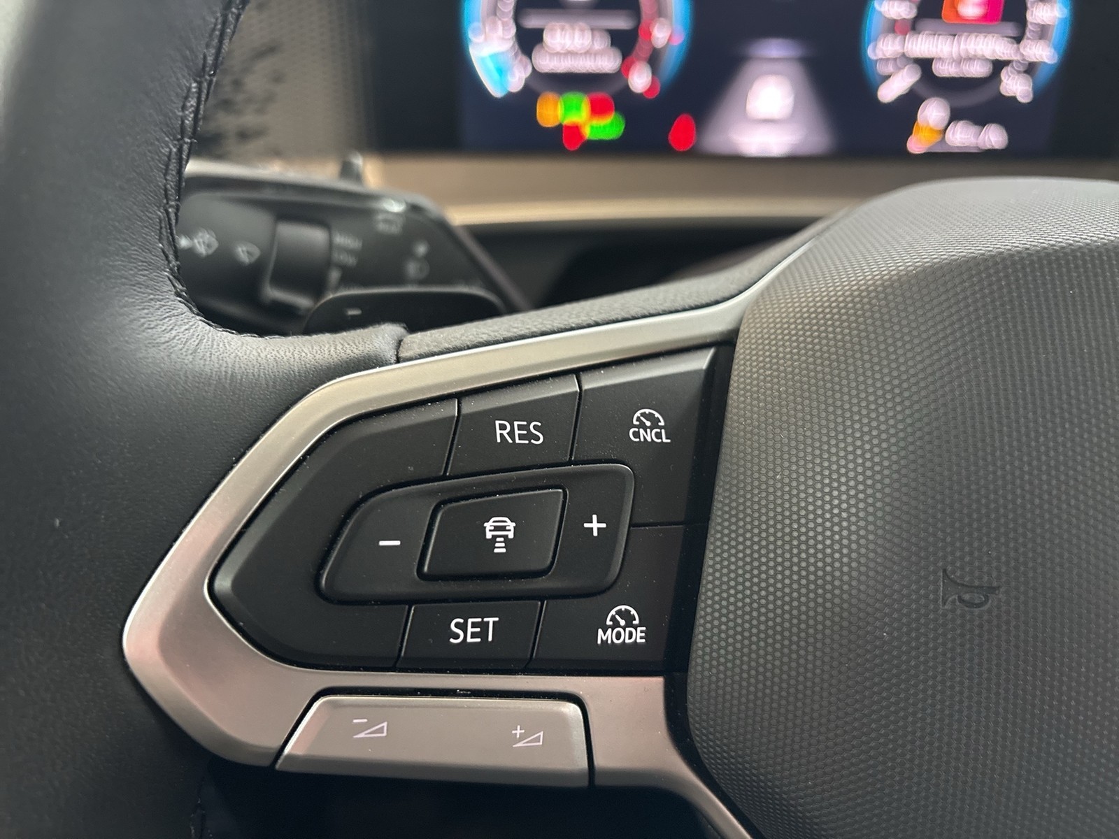 Volkswagen Tayron 1.5 eTSI LIFE AHK CAM ACC LM18 CARPLAY