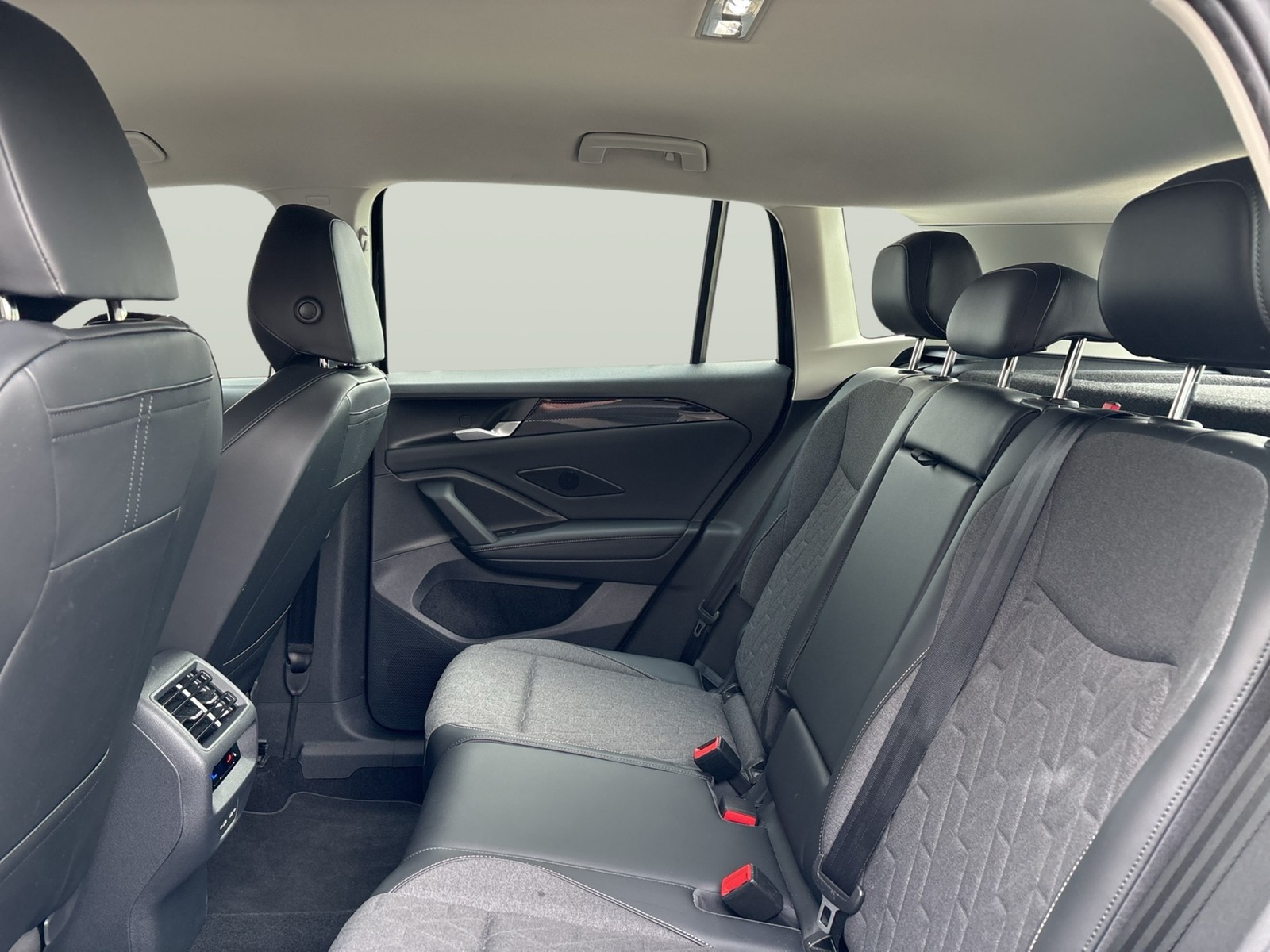 Volkswagen Tiguan 1.5 HYBRID LIFE AHK CAM ACC NAVI CARPLAY